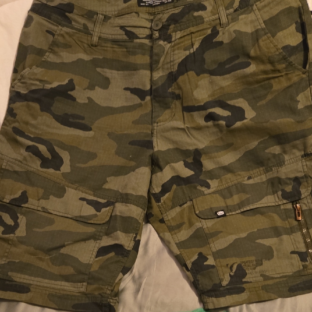 Ecko Unlimited Green Camouflage Cargo Shorts